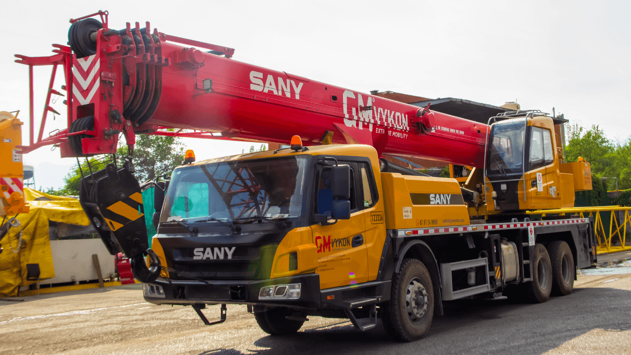 GRÚA MONTADA CAMIÓN 30 TON
